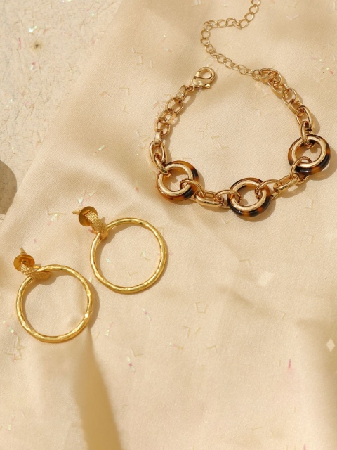 Pipa Bella Women Jewellery Set of Ombre Link Bracelet and Gold Dangler Earrings
Pipa Bella Women Jewellery Set of Ombre Link Bracelet and Gold Dangler Earrings