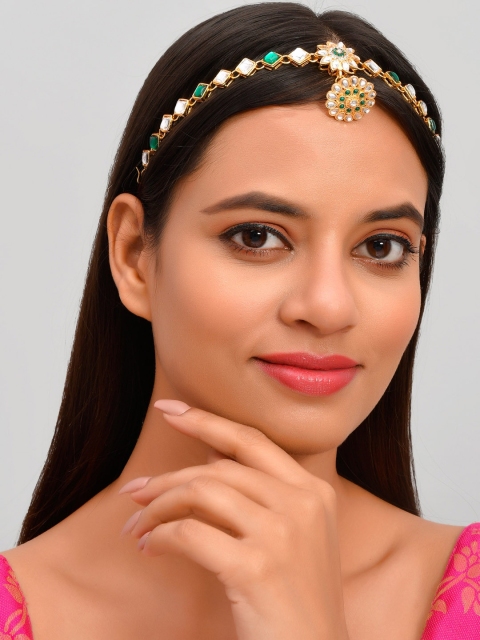 Silvermerc Designs Green & Transparent Gold-Plated Kundan Studded Matha Patti With Borla
Silvermerc Designs Green & Transparent Gold-Plated Kundan Studded Matha Patti With Borla