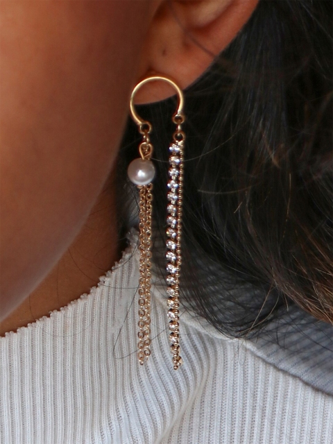 Ayesha Gold-Plated & White Dainty Pearl Charm Metallic & Diamante Chain Dangler Earrings
Ayesha Gold-Plated & White Dainty Pearl Charm Metallic & Diamante Chain Dangler Earrings