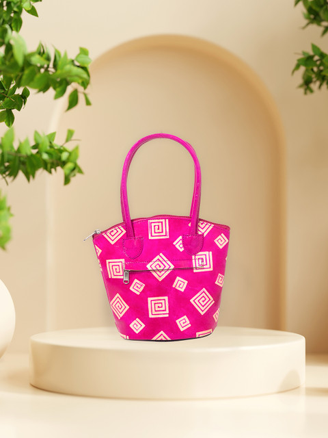 Golden Peacock Pink Printed Leather Oversized Structured Tote Bag with Applique
Golden Peacock Pink Printed Leather Oversized Structured Tote Bag with Applique