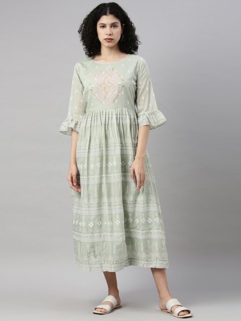GOLDSTROMS Women Green Geometric Striped Keyhole Neck Flared Sleeves Thread Work Kurta
GOLDSTROMS Women Green Geometric Striped Keyhole Neck Flared Sleeves Thread Work Kurta