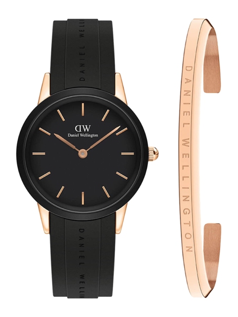 Daniel Wellington Women Black & Rose Gold-Toned Stainless Steel Watch Gift Set DW00501279
Daniel Wellington Women Black & Rose Gold-Toned Stainless Steel Watch Gift Set DW00501279