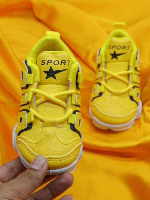 FEETWELL SHOES Kids Yellow Printed Sneakers