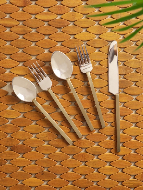 ExclusiveLane Silver-Toned 5 Pieces Solid Stainless Steel & Brass Table Cutlery Set
ExclusiveLane Silver-Toned 5 Pieces Solid Stainless Steel & Brass Table Cutlery Set