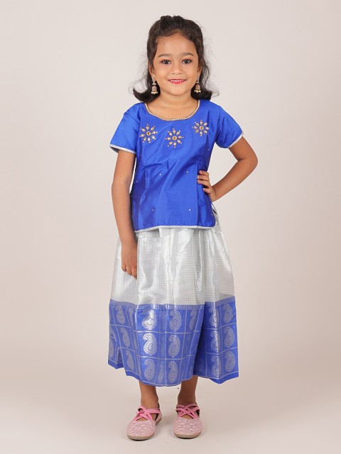 Pothys Girls Blue & Silver-Toned Embellished Beads and Stones Ready to Wear Lehenga Choli
Pothys Girls Blue & Silver-Toned Embellished Beads and Stones Ready to Wear Lehenga Choli