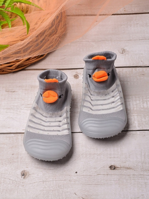 POPLINS Infant Kids Grey & Orange Patterned Anti Skid Rubber Sole Ankle Length Socks
POPLINS Infant Kids Grey & Orange Patterned Anti Skid Rubber Sole Ankle Length Socks