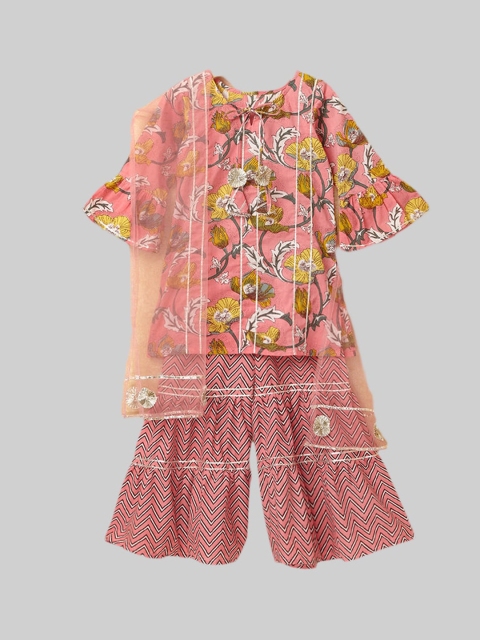 The Magic Wand Girls Pink Floral Yoke Design Angrakha Gotta Patti Pure Cotton Kurti with Sharara & With
The Magic Wand Girls Pink Floral Yoke Design Angrakha Gotta Patti Pure Cotton Kurti with Sharara & With