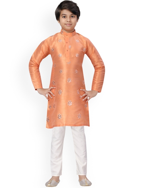 LITTLE MAFIA BY Aarika Boys Peach-Coloured Floral Embroidered Mirror Work Pure Cotton Kurta with Pyjamas
LITTLE MAFIA BY Aarika Boys Peach-Coloured Floral Embroidered Mirror Work Pure Cotton Kurta with Pyjamas