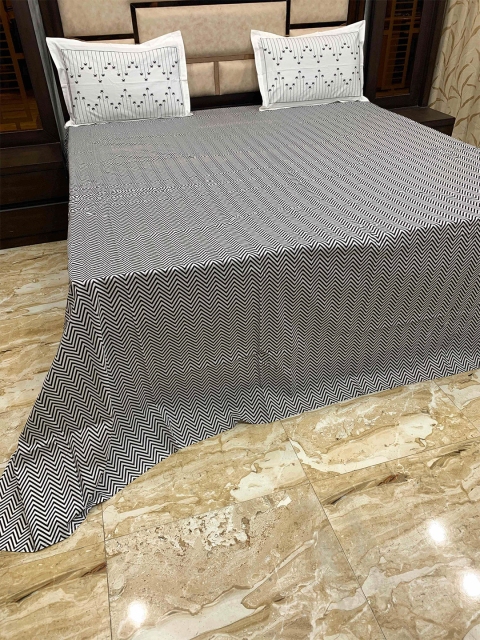 Pure Decor Black & White Geometric 400 TC King Bedsheet with 2 Pillow Covers