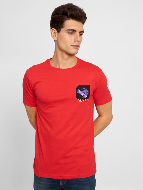 Snitch Men Red Applique Slim Fit T-shirt
Snitch Men Red Applique Slim Fit T-shirt