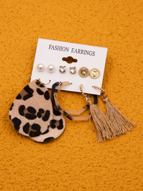 anore Gold-Toned Geometric Studs Earrings
anore Gold-Toned Geometric Studs Earrings