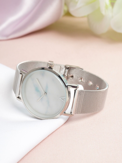 Ferosh Women Multicoloured Dial & Silver Toned Bracelet Style Straps Analogue Watch APWAT22-1020
Ferosh Women Multicoloured Dial & Silver Toned Bracelet Style Straps Analogue Watch APWAT22-1020