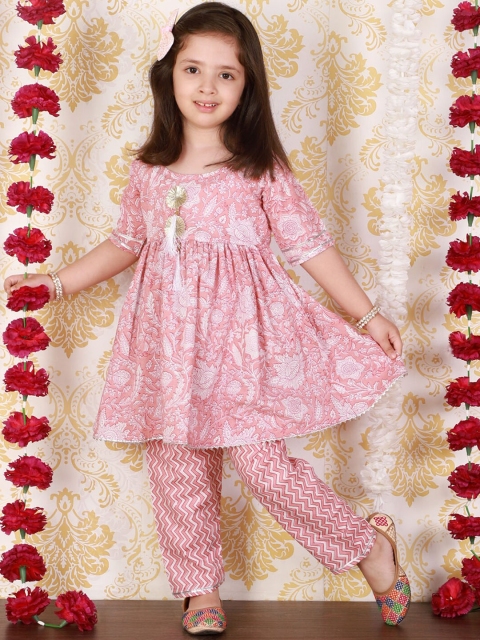 The Mom Store Girls Pink Printed Empire Pure Cotton Kurta with Trousers & With Dupatta
The Mom Store Girls Pink Printed Empire Pure Cotton Kurta with Trousers & With Dupatta