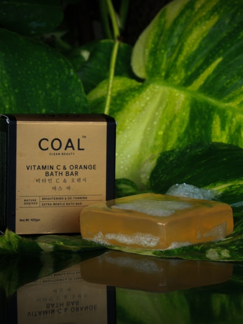 COAL CLEAN BEAUTY Bathing Soap Set - 3 Honey & Saffron + 1 Vitamin C & Orange - 100g Each, Beige
COAL CLEAN BEAUTY Bathing Soap Set - 3 Honey & Saffron + 1 Vitamin C & Orange - 100g Each, Beige