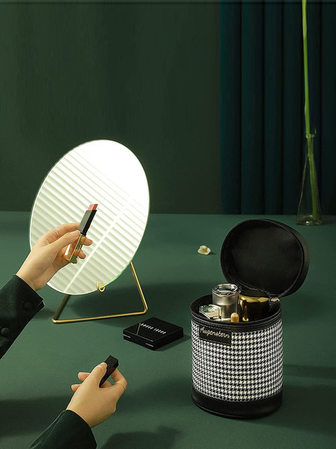 HOUSE OF QUIRK Grey & White Checked Multifunction Portable Waterproof Cosmetic Bag, Black
HOUSE OF QUIRK Grey & White Checked Multifunction Portable Waterproof Cosmetic Bag, Black