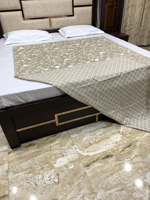 Pure Decor Unisex Brown Blankets Quilts and Dohars