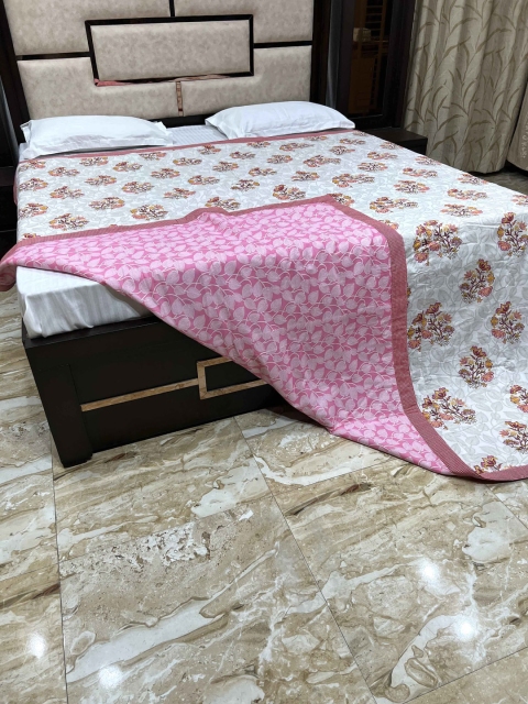 Pure Decor Unisex Pink Blankets Quilts and Dohars