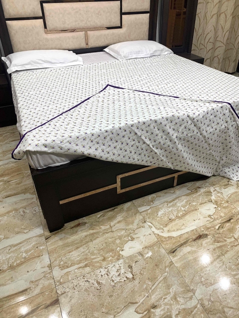 Pure Decor Purple & White Printed King Size Pure Cotton Duvet Cover With Zipper