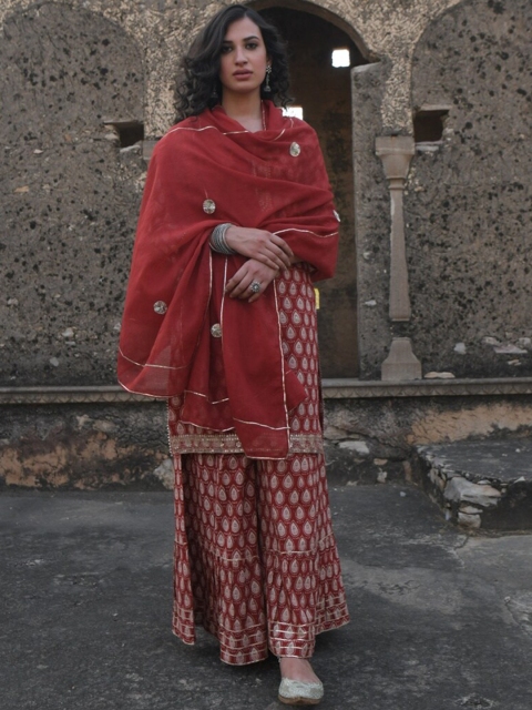 KARAJ JAIPUR Women Red Embroidered Angrakha Pure Cotton Kurti with Skirt & With Dupatta
KARAJ JAIPUR Women Red Embroidered Angrakha Pure Cotton Kurti with Skirt & With Dupatta