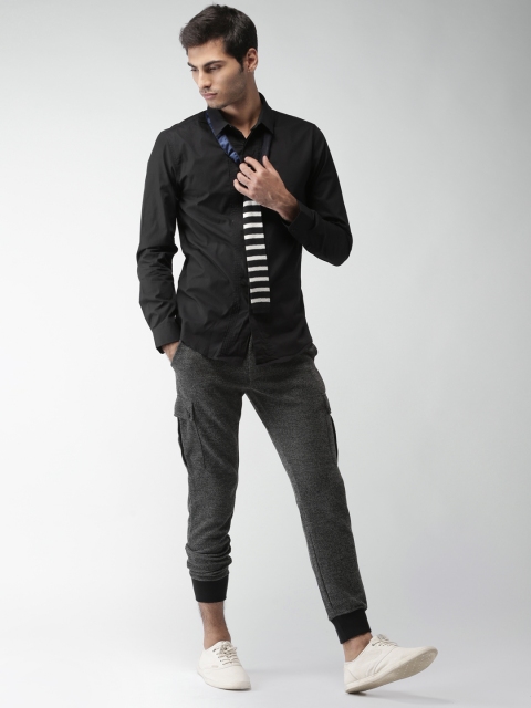 FOREVER 21 Men Black Solid Smart Casual Shirt