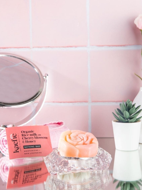 KAEFIE BEAUTY Organic Rice Milk with Cherry Blossom and Honey Bathing Soap 100g, Pink
KAEFIE BEAUTY Organic Rice Milk with Cherry Blossom and Honey Bathing Soap 100g, Pink