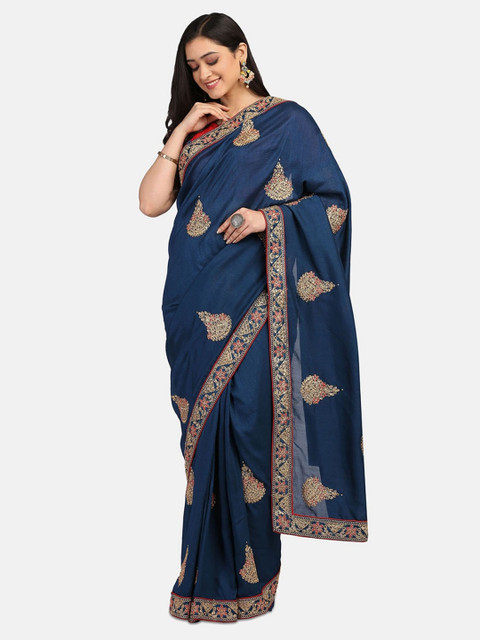 RAJGRANTH Blue & Gold-Toned Floral Embroidered Silk Blend Ready to Wear Jamdani Saree
RAJGRANTH Blue & Gold-Toned Floral Embroidered Silk Blend Ready to Wear Jamdani Saree