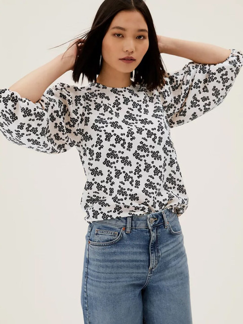 Marks & Spencer White Floral Print Top 
Marks & Spencer White Floral Print Top
