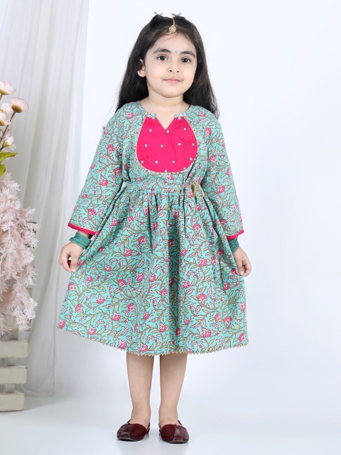 Kinder Kids Girls Sea Green & Pink Ethnic Motifs Printed Pure Cotton Fit & Flare Dress
Kinder Kids Girls Sea Green & Pink Ethnic Motifs Printed Pure Cotton Fit & Flare Dress
