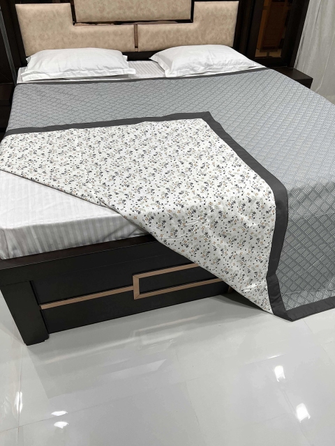 Pure Decor Unisex Grey & White Geometric Pure Cotton AC Room 300 GSM Double Bed Dohar
Pure Decor Unisex Grey & White Geometric Pure Cotton AC Room 300 GSM Double Bed Dohar