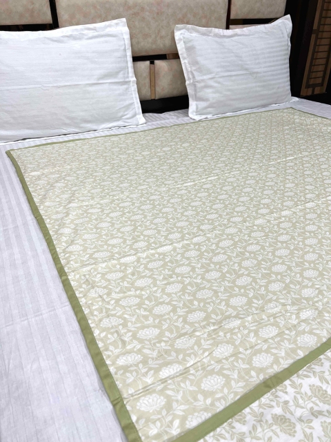 Pure Decor Unisex Green Blankets Quilts and Dohars