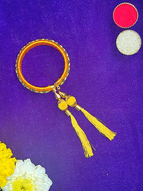 CRAYTON Yellow & Gold-Toned Stone-Studded Lumba Rakhi 
CRAYTON Yellow & Gold-Toned Stone-Studded Lumba Rakhi