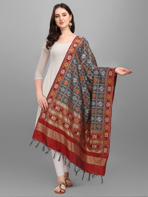 RIVAMA Grey & Maroon Ethnic Motifs Woven Design Cotton Silk Foil Print Dupatta with Zari
RIVAMA Grey & Maroon Ethnic Motifs Woven Design Cotton Silk Foil Print Dupatta with Zari