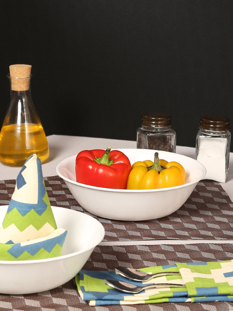 Corelle Livingware Winter Frost White Set of 2 Serving Bowls 
Corelle Livingware Winter Frost White Set of 2 Serving Bowls