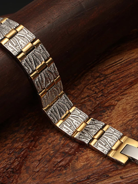 UNIVERSITY TRENDZ Men Silver-Plated Link Bracelet
UNIVERSITY TRENDZ Men Silver-Plated Link Bracelet