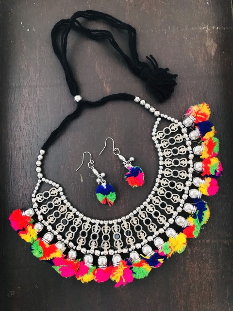 The Opal Factory Silver-plated & Silver-Colored Artificial Stones And Beads-Studded Jewellery Set
The Opal Factory Silver-plated & Silver-Colored Artificial Stones And Beads-Studded Jewellery Set
