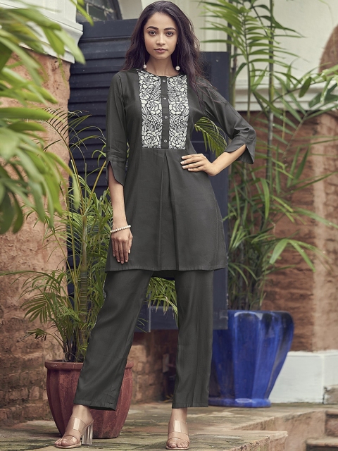 AUTUMN LANE Women Green Ethnic Motifs Embroidered Kurta with Palazzos & With Dupatta
AUTUMN LANE Women Green Ethnic Motifs Embroidered Kurta with Palazzos & With Dupatta