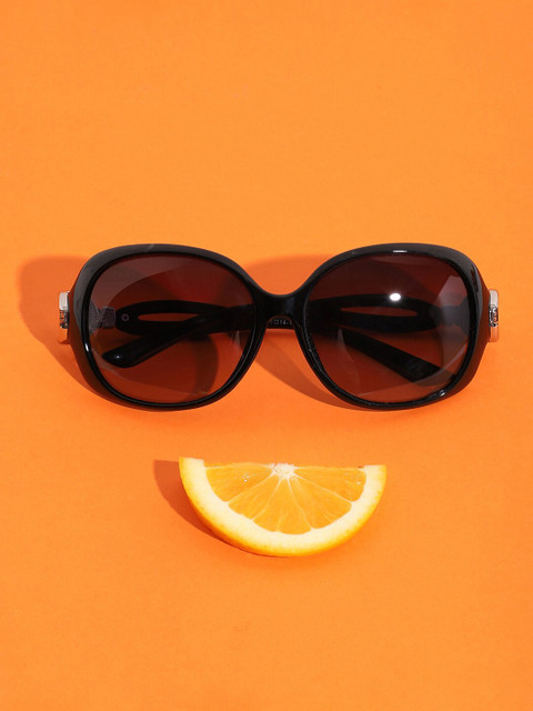 HAUTE SAUCE by Campus Sutra Women Black Lens & Black Oversized Sunglasses with Polarised Lens
HAUTE SAUCE by Campus Sutra Women Black Lens & Black Oversized Sunglasses with Polarised Lens