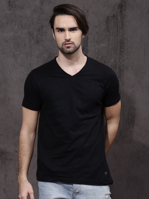 Roadster Men Black Solid V-Neck T-shirt
