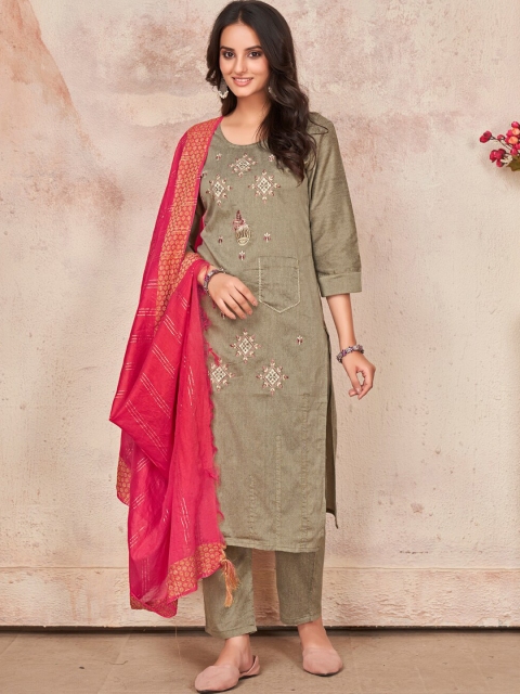 SHOPGARB Women Olive Green Floral Embroidered Thread Work Kurta with Pyjamas & With Dupatta
SHOPGARB Women Olive Green Floral Embroidered Thread Work Kurta with Pyjamas & With Dupatta