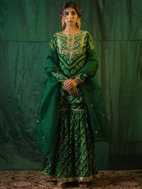 NANGALIA RUCHIRA Women Green Bandhani Printed Pure Cotton Kurti with Sharara & Dupatta
NANGALIA RUCHIRA Women Green Bandhani Printed Pure Cotton Kurti with Sharara & Dupatta