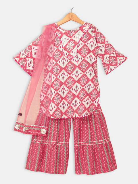 Hopscotch Girls Peach Ethnic Motifs Printed Pure Cotton Kurta with Palazzos & With Dupatta
Hopscotch Girls Peach Ethnic Motifs Printed Pure Cotton Kurta with Palazzos & With Dupatta