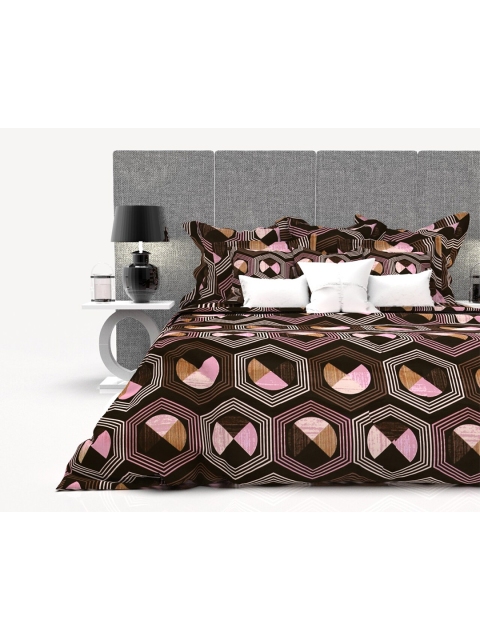 THE WHITE MOSS Brown & White Geometric Printed 160 TC King Bedsheet with 2 Pillow Covers
THE WHITE MOSS Brown & White Geometric Printed 160 TC King Bedsheet with 2 Pillow Covers