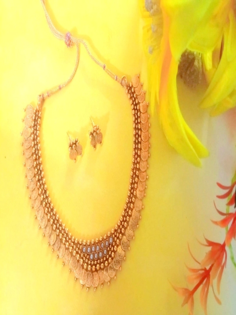 Runjhun Women Gold-Plated & Pearl Studded Jewellery Set