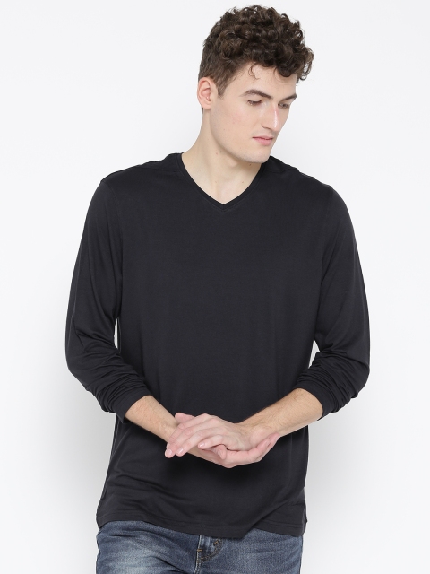 Blackberrys Men Navy Solid V-Neck T-shirt, Navy blue