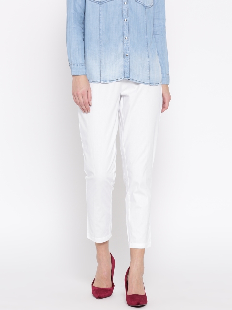 Ayaany Women White Solid Cropped Trousers