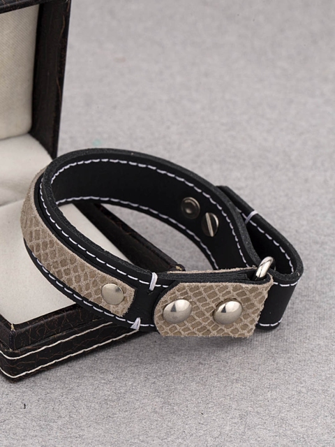 Dare by Voylla Men Black & Beige Leather Silver-Plated Handcrafted Wraparound Bracelet
Dare by Voylla Men Black & Beige Leather Silver-Plated Handcrafted Wraparound Bracelet