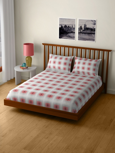 CORE Designed by SPACES Orange & White Geometric Flat 104 TC Cotton 1 Queen Bedsheet with 2 Pillow Covers
CORE Designed by SPACES Orange & White Geometric Flat 104 TC Cotton 1 Queen Bedsheet with 2 Pillow Covers