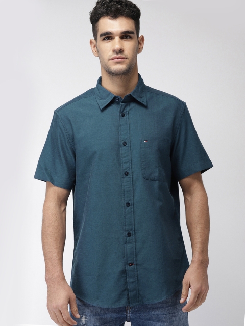 Tommy Hilfiger Men Blue Custom Fit Solid Casual Shirt