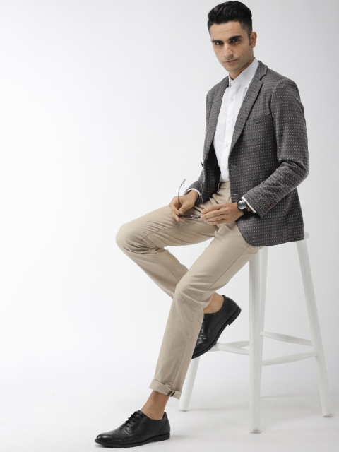 Indian Terrain Men Charcoal & White Grey Self Design Single Breasted Semi-Formal Blazer
Indian Terrain Men Charcoal & White Grey Self Design Single Breasted Semi-Formal Blazer