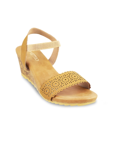Metro Women Beige Solid Sandals